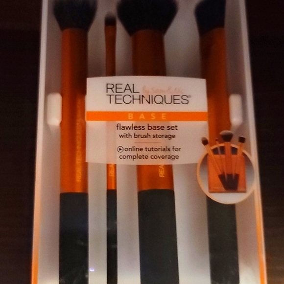 Brand New. Makeup brushes set with case. - Picture 1 of 1